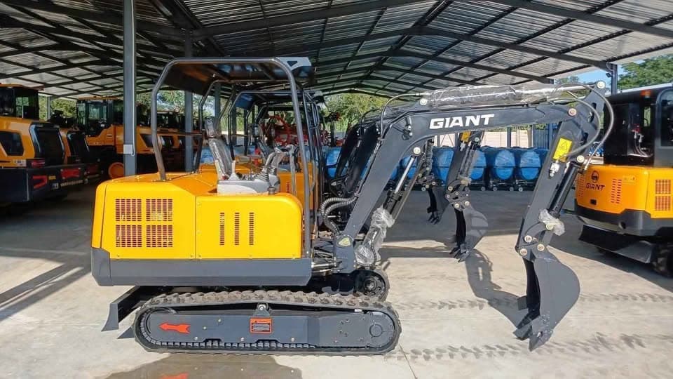 Brand new LY30 3-ton mini excavators now available from Mad Farmer SA